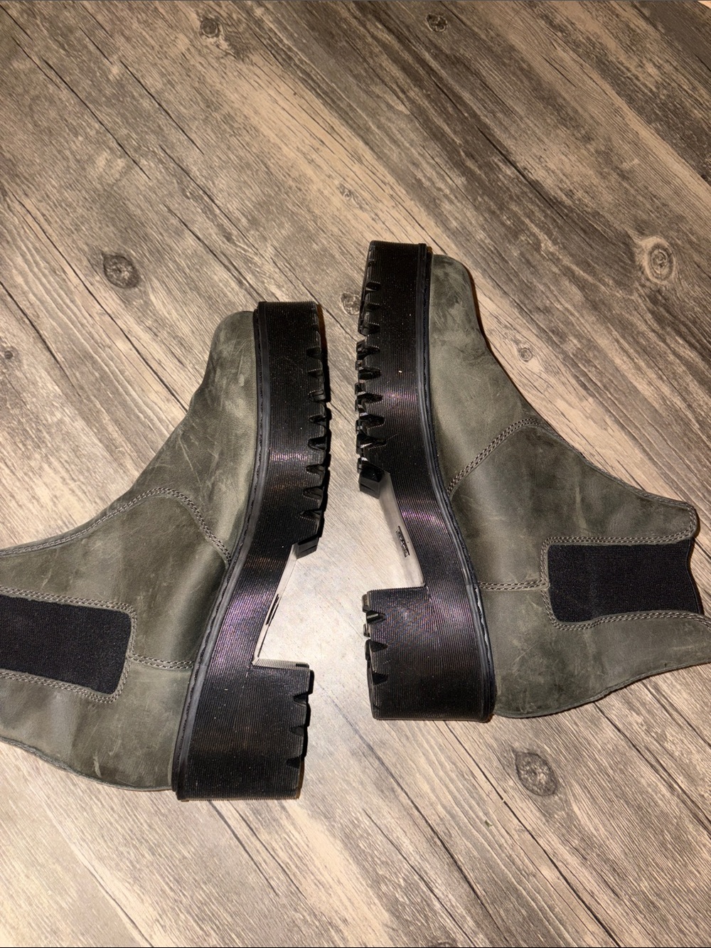 Doc Martens ROMETTY WOMEN'S
MOLDOVA LEATHER PLATFORM CHELSEA BOOT size 8 new - Picture 10 of 11
